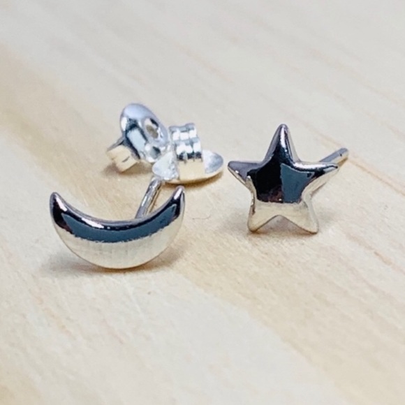 🌟 Sterling Silver 925 Star Earrings - Picture 2 of 2